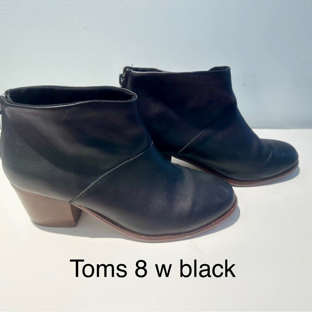 Toms 8 black ankle boots